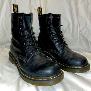Dr Martens 1460 Women’s smooth leather lace up